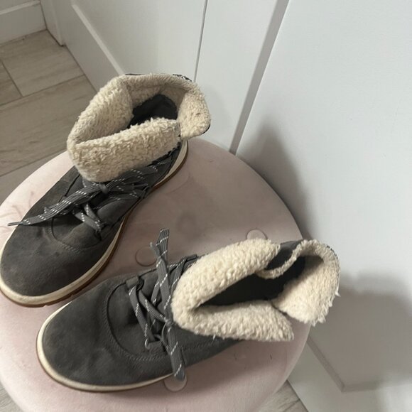 Ugg Lakesider Heritage Gray Waterproof Sneaker Booties Size 9.5 - Picture 3 of 8